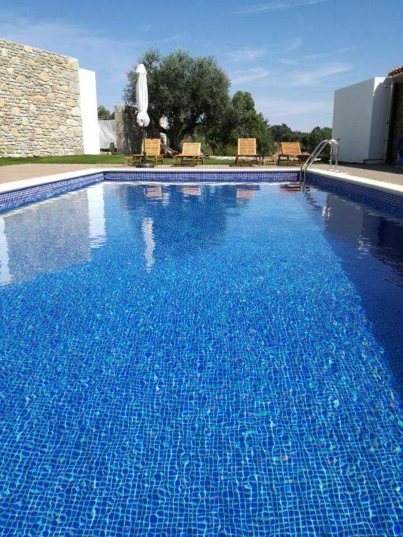 Pool and garden at Puial de l Douro